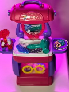 استند میز آرایش دخترانه همراه وسایل آرایشی هوکیا