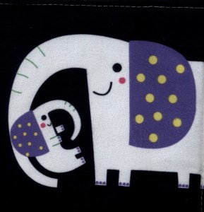 کتاب پارچه ای دور تختی جغجغه ای نشر ماه کوچولو